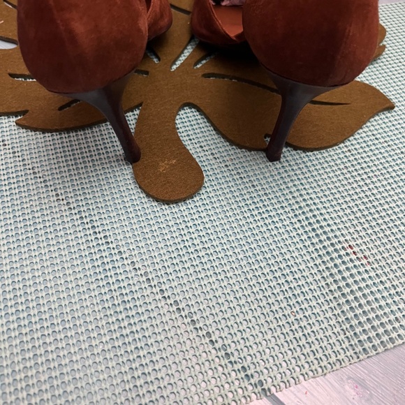 Polo Suede Pumps - Picture 3 of 3